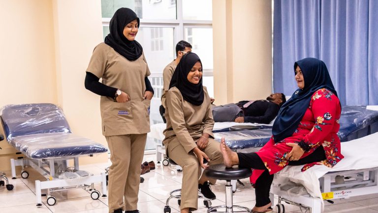 ހިލޭ ސިއްހީ ޗެކަޕް ހެދޭ ކެމްޕޭނެއް، މިރޭ އެމްއެންޔޫގައި!