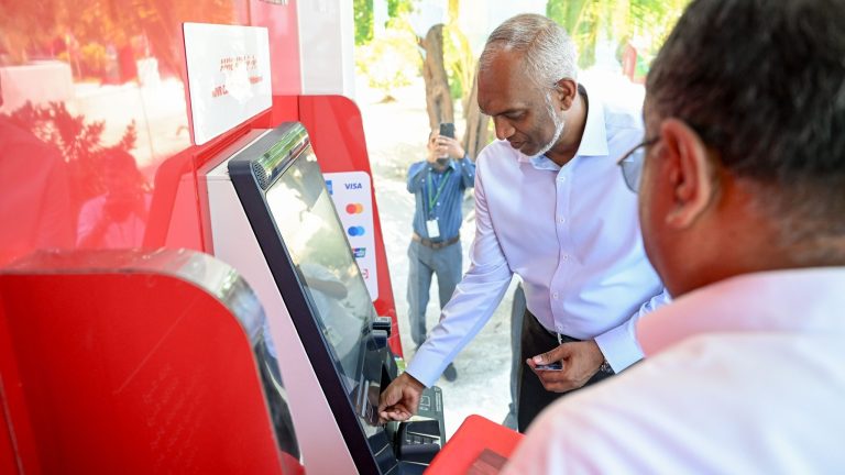 މާއެނބޫދޫގައި އޭޓީއެމް ޚިދުމަތް ރައީސް ފަށްޓަވައި ދެއްވައިފި