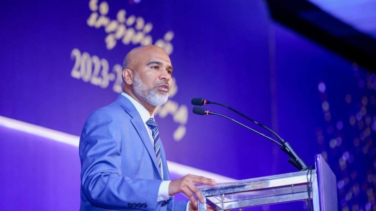 ދަރިވަރުން ސުކޫލަށް ހާޒިރުނުވާތީ މިނިސްޓަރު ކަންބޮޑުވުން ފާޅުކުރައްވައިފި