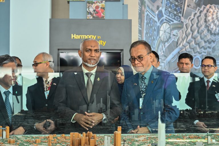 ރައީސުލްޖުމްހޫރިއްޔާ، ޕެޓްރޯނާސް ޓްވިން ޓަވަރސް އަށް ޒިޔާރަތް ކުރައްވައިފި
