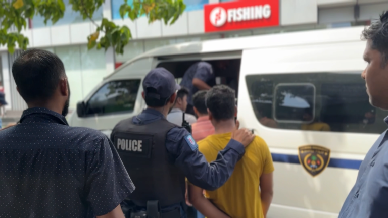 ގަވާއިދާ ޚިލާފަށް އުޅުނު 08 ބިދޭސީއަކު އިމިގްރޭޝަންގެ ބެލުމުގެ ދަށަށް ގެނެސްފި