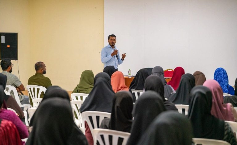 ސްކޭމް މައްސަލަތަކުން ރައްކާތެރިކުރުވުމަށް މައުލޫމާތު ދިނުމުގެ ސެޝަނެއް ފޯކައިދޫގައި ކުރިއަށް ގެންގޮސްފި
