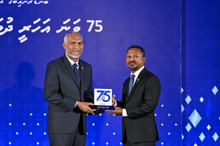 އޭޖީ އޮފީހަށް 75 އަހަރު ފުރުމުގެ މުނާސަބަތުގައި ބޭއްވި ރަސްމީ ޖަލްސާ ރައީސް ޝަރަފުވެރިކޮށްދެއްވައިފި