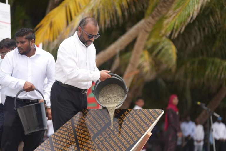 ހިރިލަންދޫގައި އަލަށް އިމާރާތްކުރާ 500 މީހުންގެ ޖާގައިގެ މިސްކިތުގެ ބިންގާ އަޅައިފި