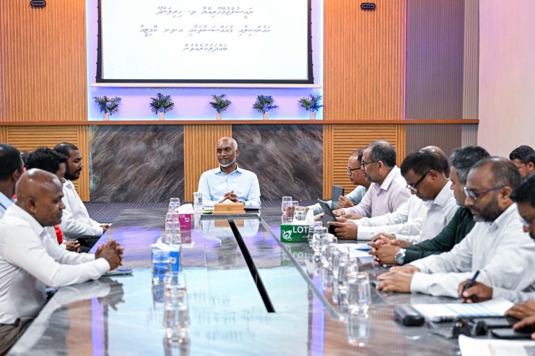 ރައީސް ހިރިލަންދޫ ކައުންސިލްއާއި ބައްދަލުކުރައްވައިފި