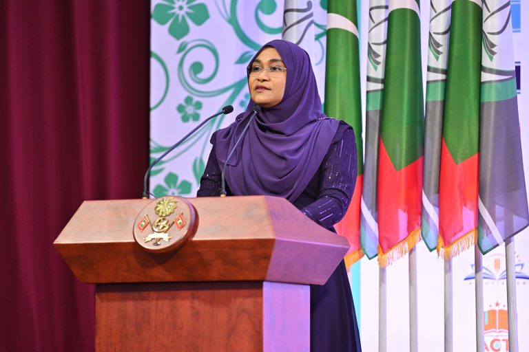 އަޙްމަދިއްޔާ ސްކޫލަކީ ޒިންމާދާރު އެތައް ދަރީންނެއް ބިނާކޮށްފައިވާ ސްކޫލެއް: މެޑަމް ސާޖިދާ