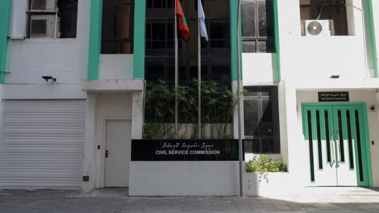 މޫނު ބުރުގާ އެޅޭގޮތަށް ސިވިލް ސަރވިސްގެ ގަވާއިދު އިސްލާޙުކޮށް ގެޒެޓްކޮށްފި