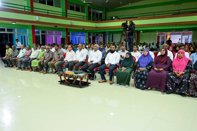 ލ. އަތޮޅަށް ކުރެއްވި 3 ދުވަހުގެ ދަތުރުފުޅު ނިންމަވާލެއްވުމަށްފަހު ރައީސް މާލެ ވަޑައިގަންނަވައިފި