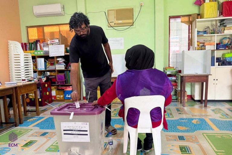 އައްޑޫ ވޯޓުލުން ކުރިއަށް: ތަރުހީބު ކުޑަ