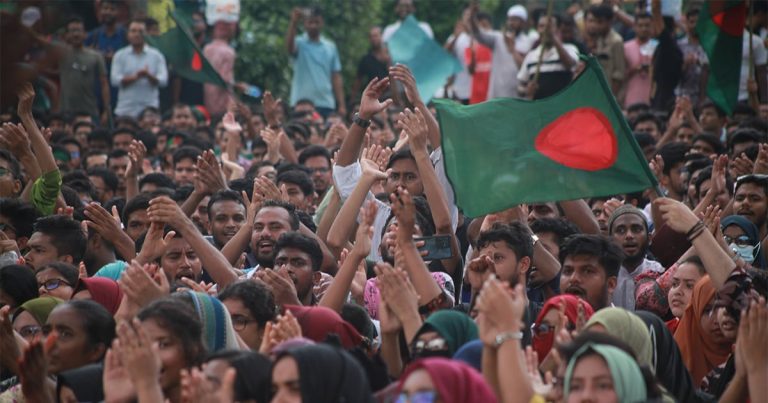 މުޒާހަރާކޮށް މުޅި ބަންގަލަދޭޝް ހުއްޓުމަކަށް ގެނެސްފި