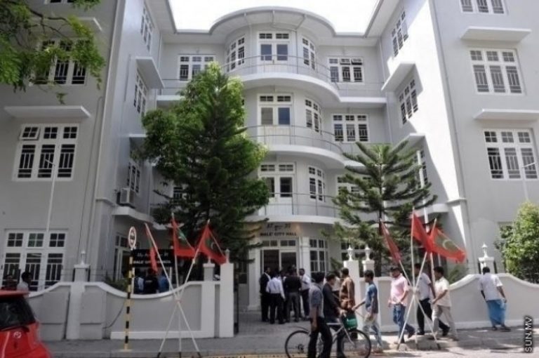 ރަޖިސްޓްރީކޮށްގެން ހިންގާ ނޫސް މަޖައްލާތަކުގެ އަދަދު 300 މަތީގައި