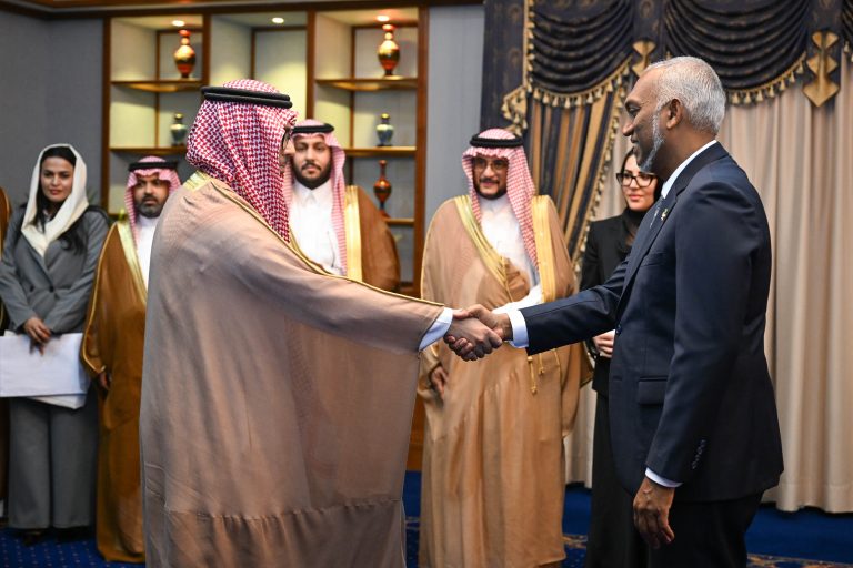 ސަޢުދީ އާއި އެކު ވިޔަފާރި ފުޅާކުރުމަށް މަޝްވަރާކޮށްފި