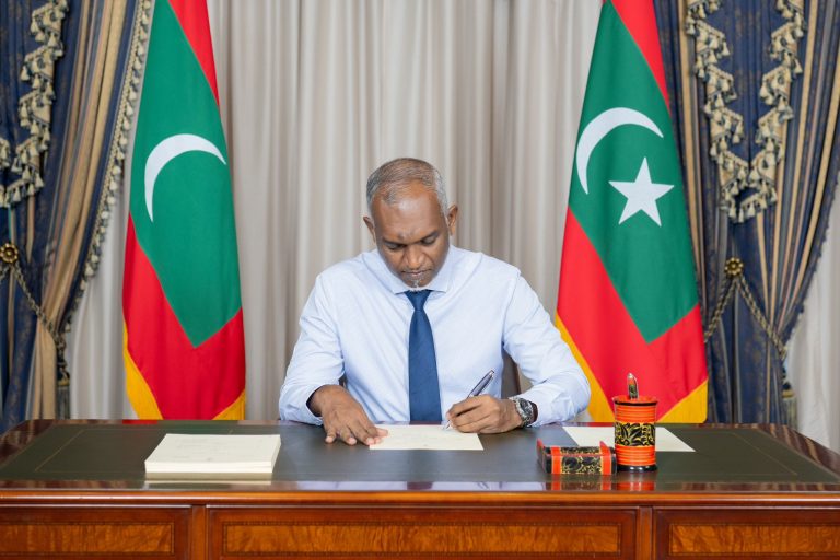 ރާއްޖޭގައި ފުރަތަމަ ފަހަރަށް ފާސްކުރި ޒަކާތުގެ ގާނޫނު ތަސްދީގު ކުރައްވައިފި