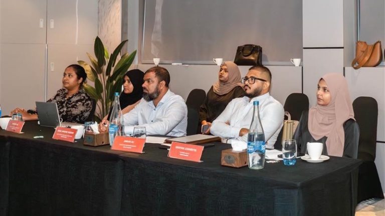 މި އަހަރު ބީއެމްއެލްގެ ސްޓާޓްއަޕް ގްރާންޓް ތިން ފަރާތަކަށް