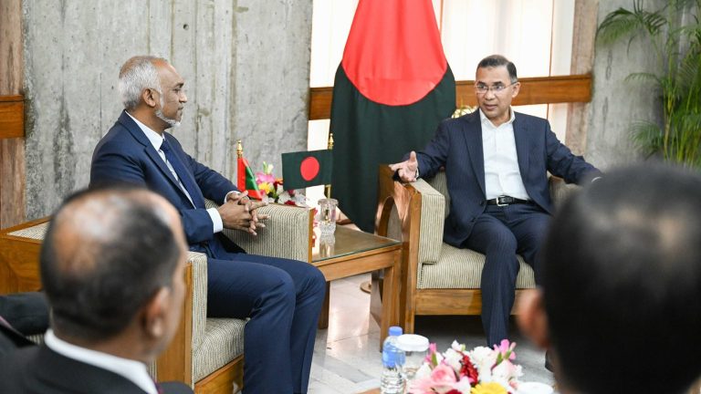 ރައީސް ބަންގްލަދޭޝްގެ ބޮޑުވަޒީރާ ބައްދަލުކުރައްވައިފި