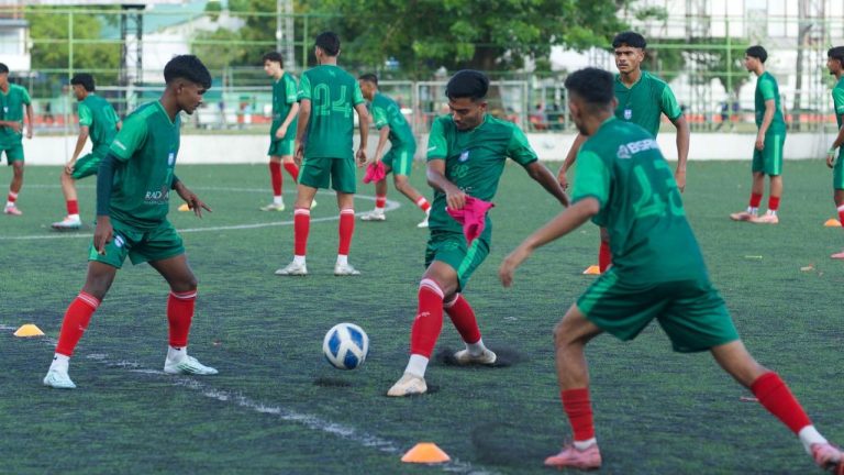 ނަމާދު ވަގުތަށް ކުޅިވަރު މެދުކަނޑާލަން ޖެހޭ ގޮތަށް ހަދަނީ