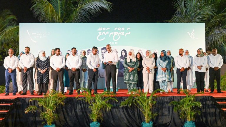 ކުރިއަށް އޮތް 20 އަހަރަށް އައްޑޫގެ ކަރަންޓްގެ މައްސަލަ ހައްލުކުރެވޭނެ: ރައީސް