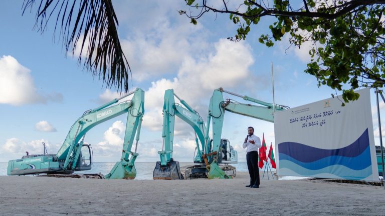 ރަތަފަންދޫ ބަނދަރު ތަރައްގީކުރުމުގެ އަމަލީ މަސައްކަތް ފަށައިފި