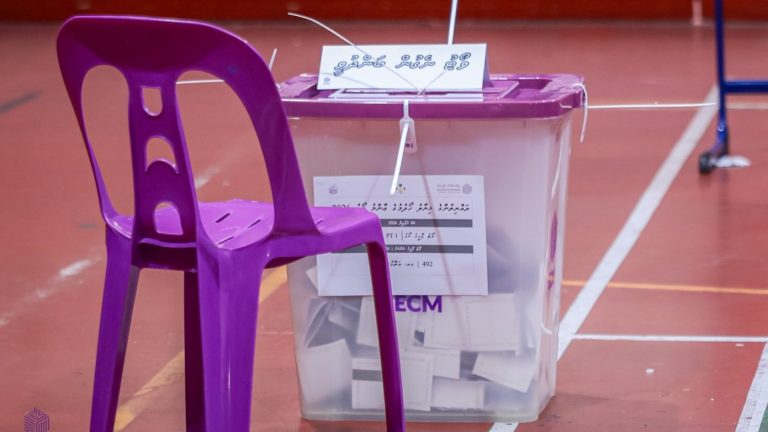 ވޯޓު ގުނުމުގެ މަސައްކަތް އިންތިހާބު އޮފިޝަލުން ކުރަނީ: