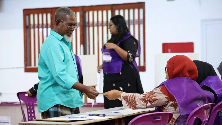 ވޯޓުގެ ހޫނާއި ފޯރި: 62,000 އަށް ވުރެ ގިނަ މީހުން ވޯޓުލައިފި