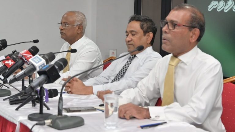 ކުރީގެ ތިން ރައީސުން ބޭއްވި ނޫސްވެރިންގެ ބައްދަލުވުން-.