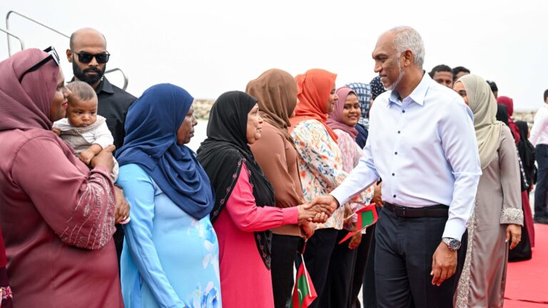 ރައީސުލްޖުމްހޫރިއްޔާގެ ދެކަނބަލުން އުކުޅަހަށް ކުރެއްވި ދަތުރުފުޅު ނިންމަވާލައްވާ މާލެ ވަޑައިގަންނަވައިފި