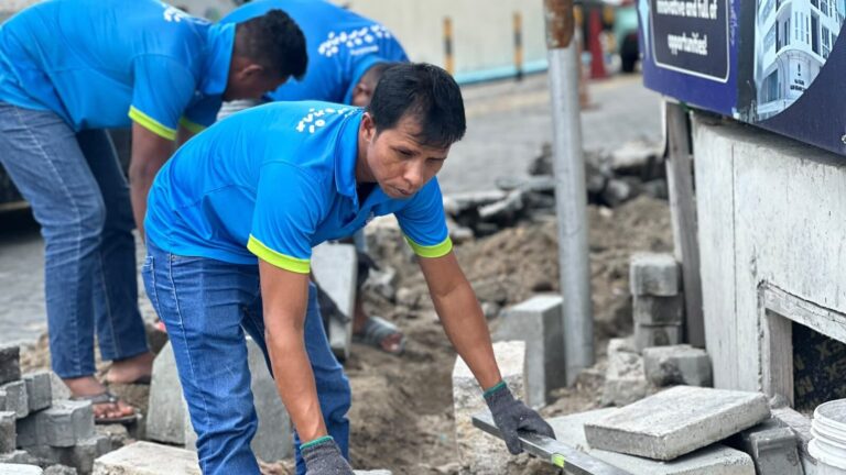( އައިމިނާރަނި ހިނގުން) ބޮޑުތަކުރުފާނު މަގު، ފަޅުމަތީމަގު ދޭތެރެ މަގު މަރާމާތު ކުރުން.