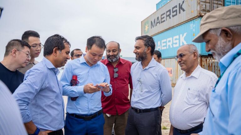 އިކޮނޮމިކް މިނިސްޓަރު ސައީދާއި ވިޔަފާރިވެރިން ތިލަފުށި ވިޔަފާރި ބަނދަރު ސަރަހައްދުގައ