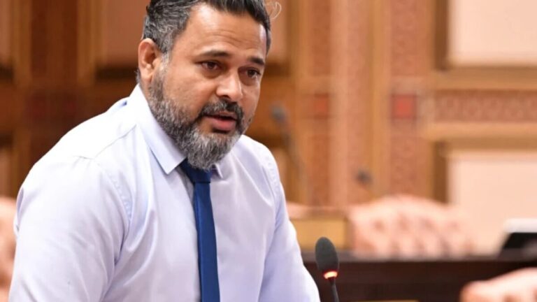 ރުފިޔާގެ އަގު ހިފެހެއްޓުން މުހިންމު، ޑޮލަރަށް ބަރޯސާވުން ކުޑަކުރަންޖެހޭ: ޝިޔާމް