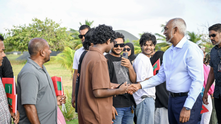 މަޖިލީސް ޗުއްޓީގައި "ޒުވާނުންގެ ޕާލަމަންޓް" ހިންގުމުގެ ވިސްނުންފުޅު ރައީސް މުޢިއްޒު ހާމަކުރައްވައިފި