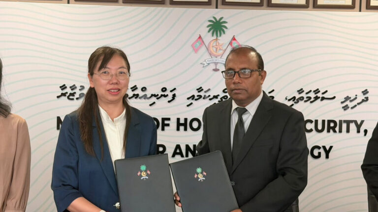 ޑްރަގް ފަރުވާގެ ނިޒާމު އިތުރަށް ހަރުދަނާކުރަން އޭއައިގެ އެހީ ހޯދަން އެއްބަސްވުމެއްގައި ސޮއިކޮށްފި
