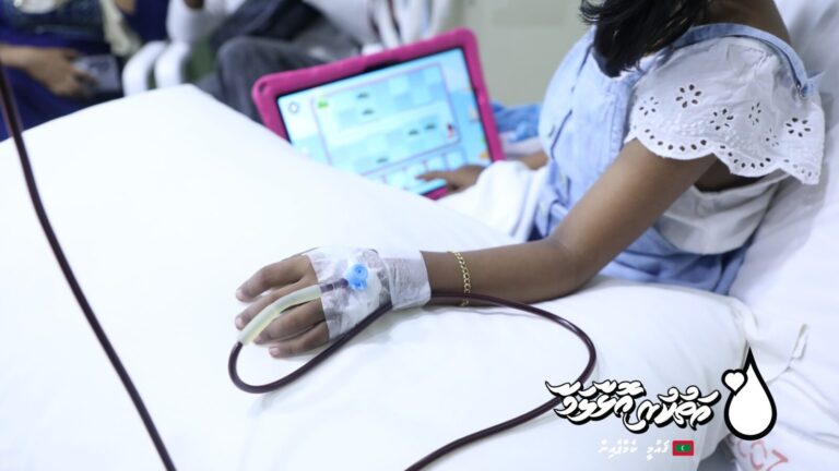 ތެލެސީމިއާ ކުއްޖަކު ލޭ އަޅަނީ