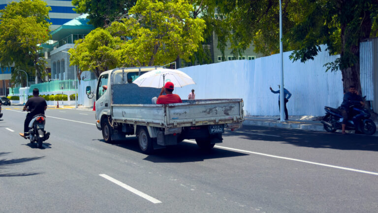 މާލޭގައި ހޫނު ގަދަ ދުވަހެއް-- ފޮޓޯ: ރާއްޖެ ޓައިމްސް