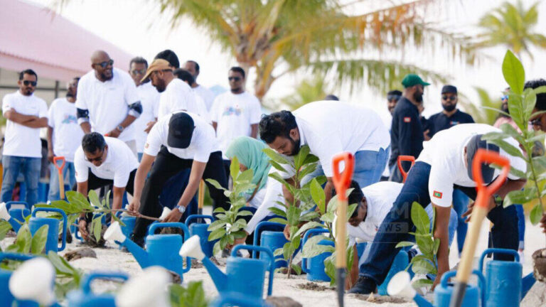 5 މިލިއަން ގަސް މަޝްރޫއު: 2 މިލިއަނަށްވުރެ ގިނަ ގަސް އިންދައިފި