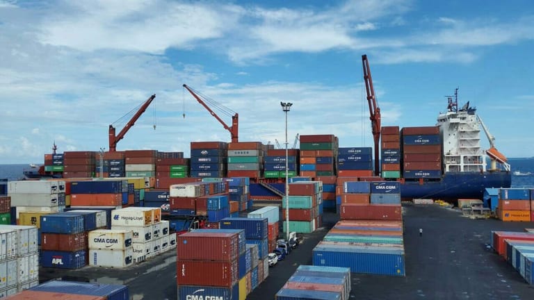 އެމްޕީއެލްގެ ތެލުގެ ޚިޔާނާތުގެ މައްސަލައިގައި ދެ މީހަކަށް ދިގު މުއްދަތުގެ ޖަލު ހުކުމަކާއެކު ބޮޑު ޖޫރިމަނާއެއް ކޮށްފި