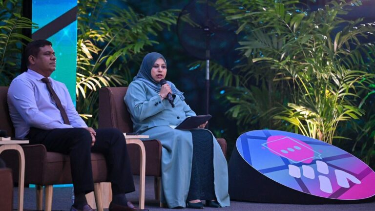ދިވެހި ބަހުގެ ގަވާއިދު ފޮތް ނޮވެމްބަރު މަހު ނެރެނީ: މިނިސްޓަރު ހީނާ