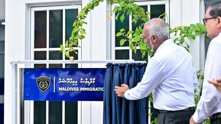 އާބާދީގައި 1000 މީހުން ހަމަވާ ރަށްރަށުން ޕާސްޕޯޓް ދޫކުރަން ރައީސް އަންގަވައިފި