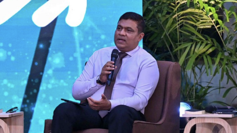 މިނިސްޓަރ އޮފް ޓޫރިޒަމް އެންޑް ސިވިލް އޭވިއޭޝަން މުޙައްމަދު އަމީން
