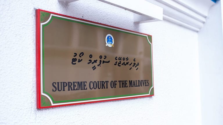 ރަސްމާލެއިން ބިން ދޭ މައްސަލައިގައި ސުޕްރީމް ކޯޓަށް ހުށަހެޅި ދުސްތޫރީ މައްސަލަ ބަލައިނުގަންނަން ނިންމައިފި