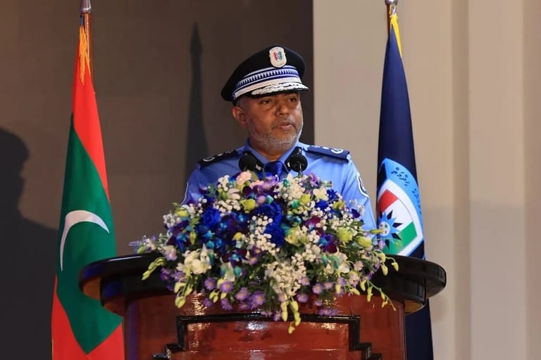 ފުލުހެއްގެ ގައިގައި ސައިކަލުން ޖެއްސީ ގަސްދުގައި: ސީޕީ