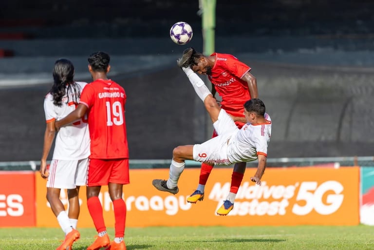 ދިވެހި ލީގުގައި ބުރުން ގައްދޫ ބަލިކޮށް ފުރަތަމަ މޮޅު ހޯދައިފި