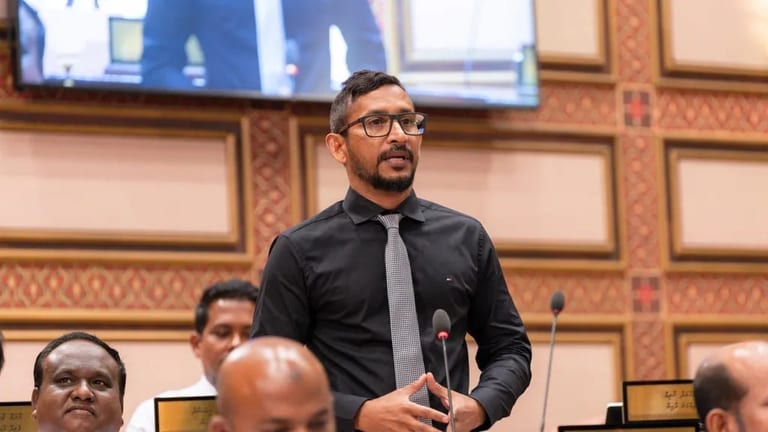 މަޖިލިސް މެންބަރުންގެ އިންޝުއަރެންސަކީ ދައުލަތަށް ބުރަ ކުޑަ ނިޒާމެއް: ފަލާހު