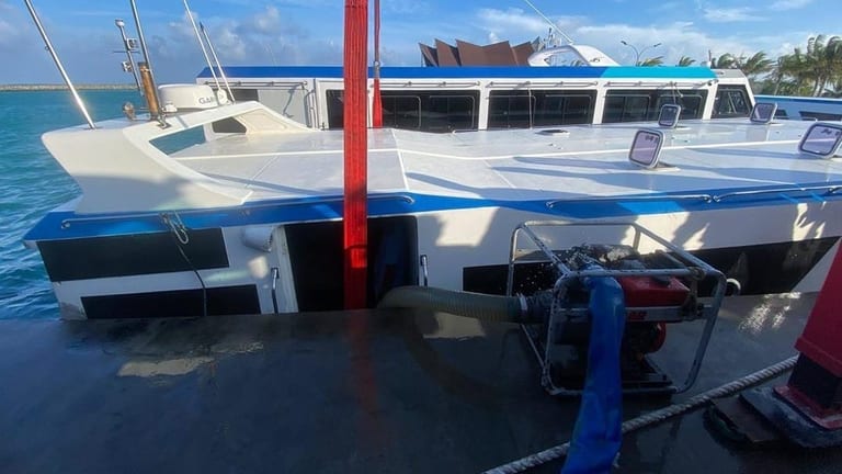 ކުޅުދުއްފުށީގައި ދިޔަވަމުންދިޔަ ލޯންޗަކަށް ސިފައިން އެހީތެރިކަން ފޯރުކޮށްދީފި