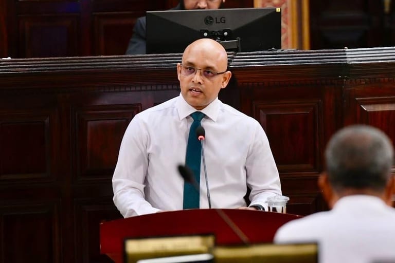 އަންނަ އަހަރަށް 59.7 ބިލިއަން ރުފިޔާގެ ބަޖެޓެއް މަޖިލީހަށް ހުށަހަޅައިފި