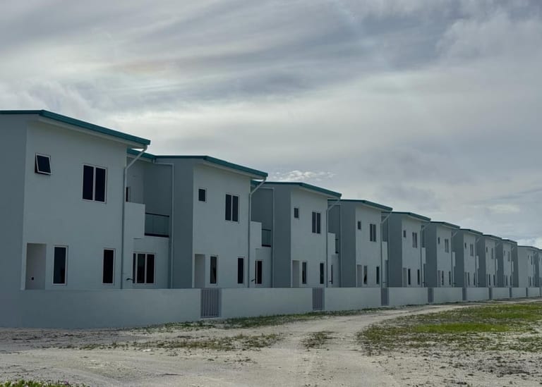 ދިއްދޫ ރޯހައުސްތަކަށް 1100 އަށް ވުރެ ގިނަ މީހުން ކުރިމަތިލައިފި