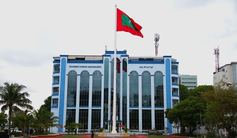 ފަހާތަނަކަށް ދިޔަ އަންހެނަކަށް ޖިންސީ ގޯނާކުރި ކަމުގެ ތުހުމަތުގައި ބިދޭސީއަކު ހައްޔަރުކޮށްފި