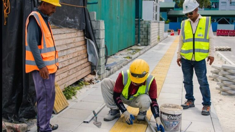 ހުޅުމާލޭގެ ކޮންސްޓްރަކްޝަން ސައިޓުތަކުގައި ސަލާމަތީ މިންގަނޑުތައް ފުރިހަމަކުރަން އެޗްޑީސީން އަންގައިފި