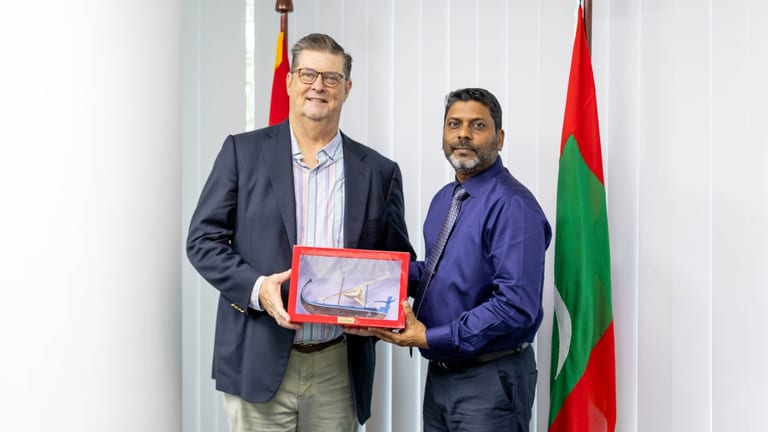 ކުޅިވަރާއި ޒުވާނުންގެ ދާއިރާއިން ގުޅުން ބަދަހިކުރުމަށް މިނިސްޓަރު ރާފިއު، އެމެރިކާއެކު މަޝްވަރާކޮށްފި