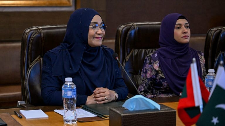 މެޑަމް ސާޖިދާ ޕާކިސްތާނުގެ ނޭޝަނަލް އިންސްޓިޓިއުޓް އޮފް ހެލްތަށް ޒިޔާރަތްކުރައްވައިފި