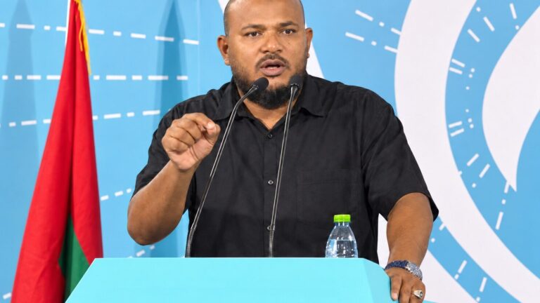 ރަސްމާލޭ މަޝްރޫޢަށް ކުރީގެ ވެރިން ހުރަސް އަޅަނީ އަމިއްލަ މަސްލަހަތު ހޯދުމުގެ ނިޔަތުގައި: ޝުޖާޢު